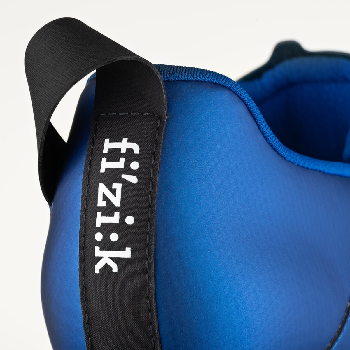 FIZIK TRETRY TRANSIRO HYDRA BIAŁE - METALOWO NIEBIESKIE (TRR5PMR1K20MB)