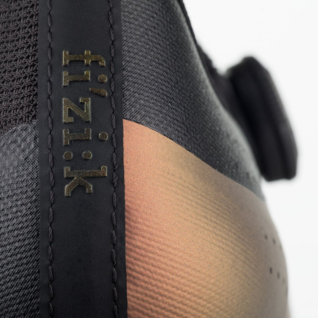 FIZIK TRETRY TEMPO OVERCURVE R4 MIEDŹ IRYZUJĄCA - CZARNE (TPR4OIR1K8310)