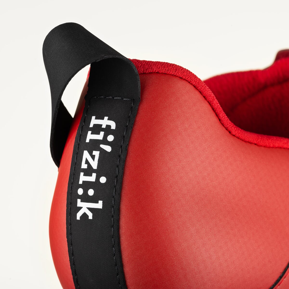FIZIK TRETRY TRANSIRO HYDRA BIAŁE - METALICZNY CZERWONY (TRR5PMR1K20MR)