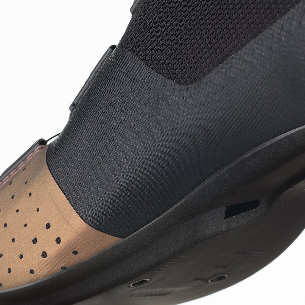 FIZIK TRETRY TEMPO OVERCURVE R4 MIEDŹ IRYZUJĄCA - CZARNE (TPR4OIR1K8310)
