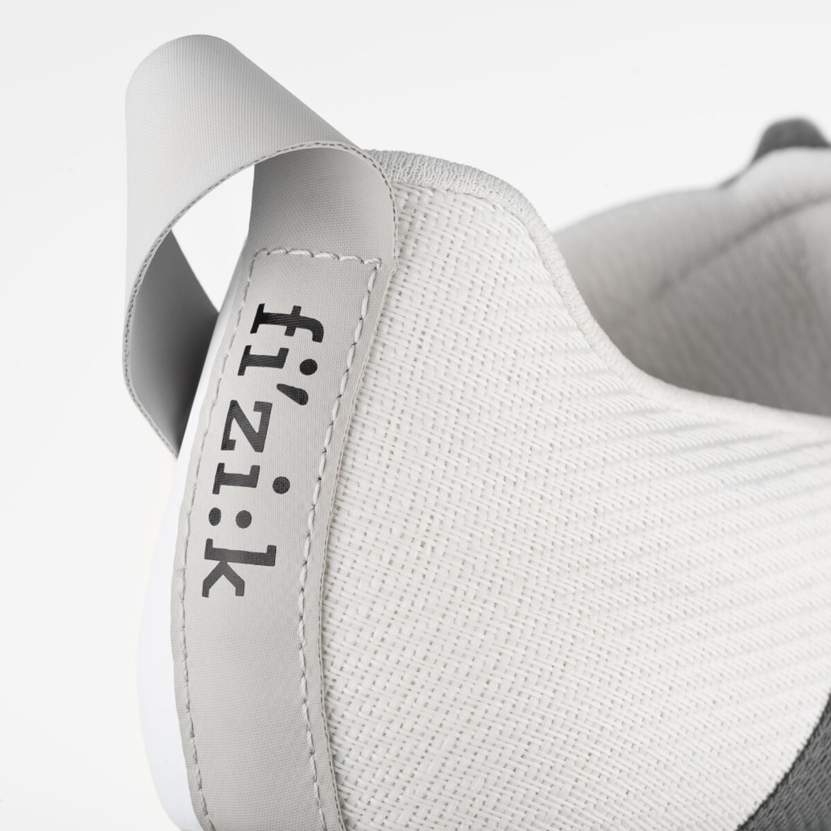 FIZIK TRETRY TRANSIRO HYDRA AEROWEAVE CARBON BIAŁE - SREBRNE (TRR2PAR1K2080)